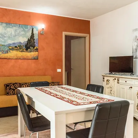 Simona Con Giardino Villa *