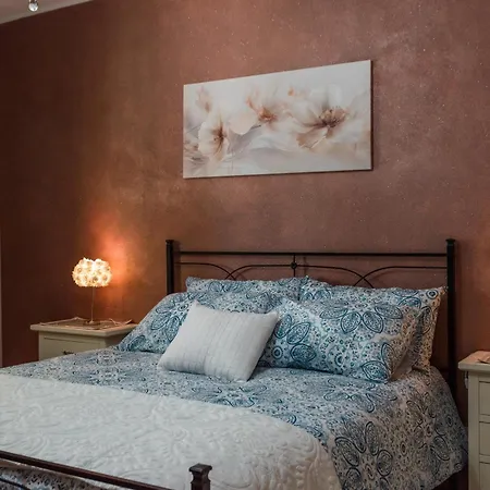 Simona Con Giardino Villa