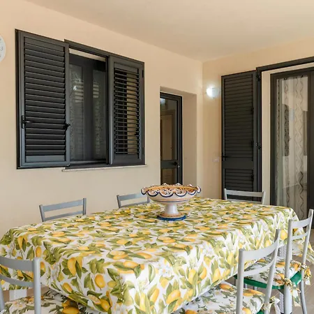 Simona Con Giardino Villa