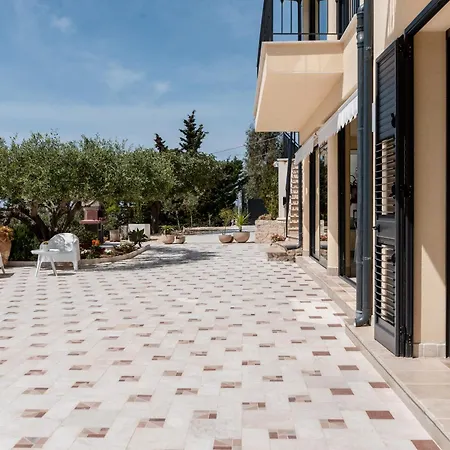 Simona Con Giardino Villa *