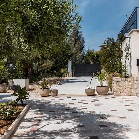 Simona Con Giardino *