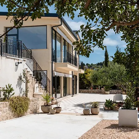 Simona Con Giardino *