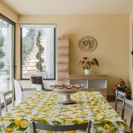 Villa Simona Con Giardino *